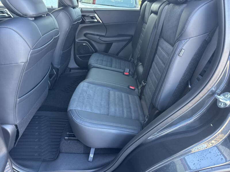 2025 Mitsubishi Outlander SE