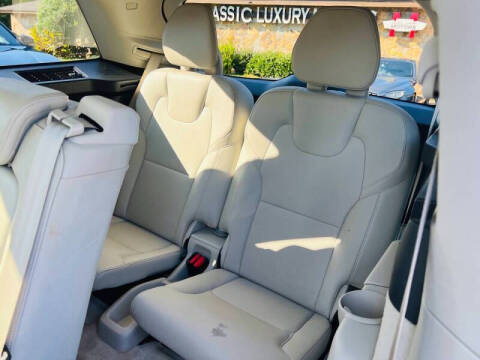 2016 Volvo XC90 T6 Momentum