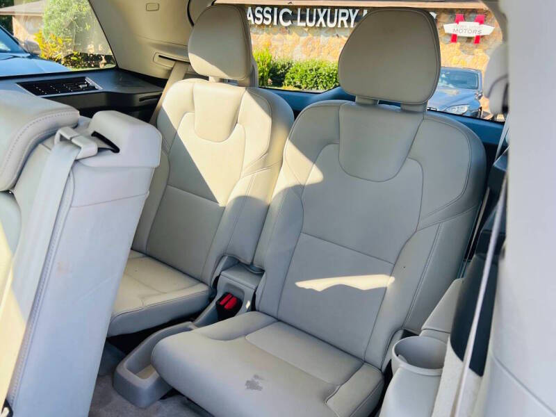 2016 Volvo XC90 T6 Momentum