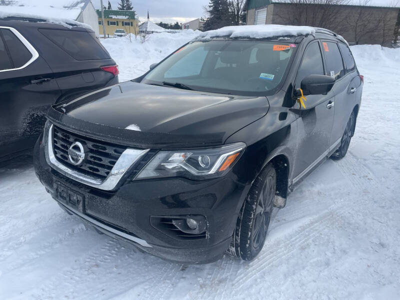 2018 Nissan Pathfinder Platinum's photo