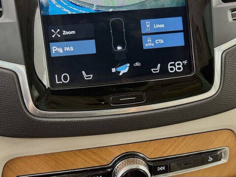 2021 Volvo XC90 T6 Momentum 7-Passenger