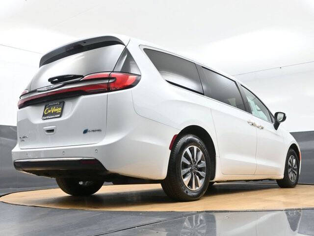 2023 Chrysler Pacifica Plug-In Hybrid Touring L