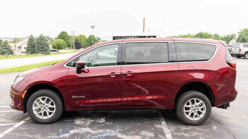 2022 Chrysler Voyager LX