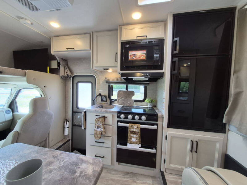2023 Thor Motor Coach Chateau 22E