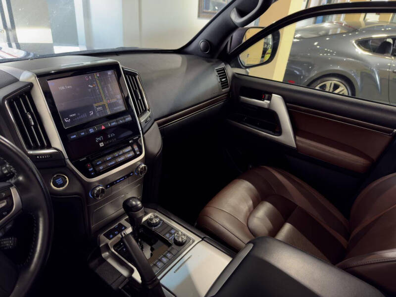 2018 Toyota Land Cruiser