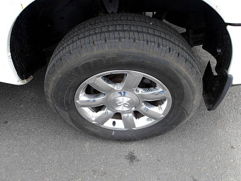 2011 Nissan Titan SV