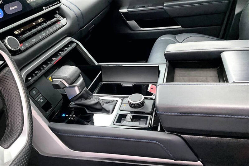 2023 Toyota Tundra Platinum HV