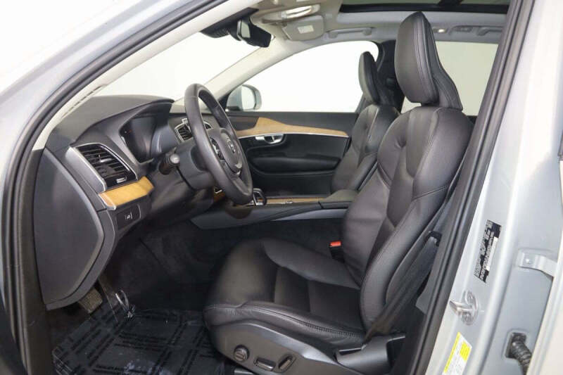 2024 Volvo XC90 B5 Plus Bright Theme