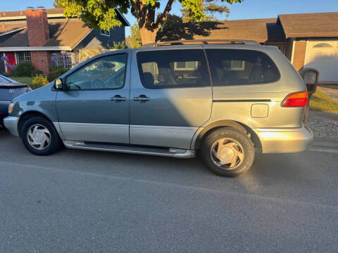 2000 Toyota Sienna XLE