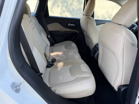2015 Jeep Cherokee Sport
