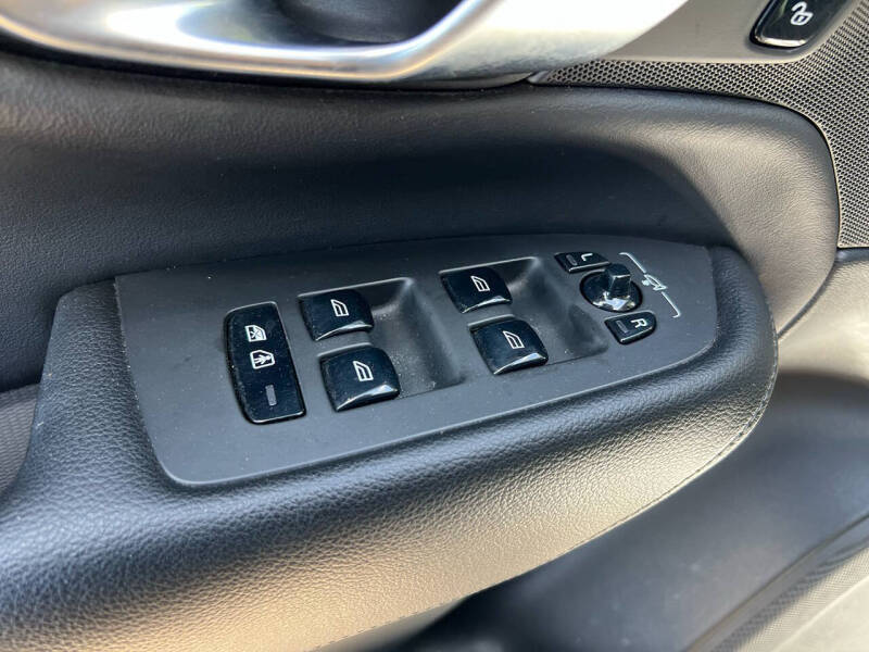 2020 Volvo XC90 T5 Momentum