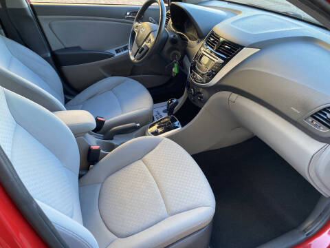 2013 Hyundai Accent SE