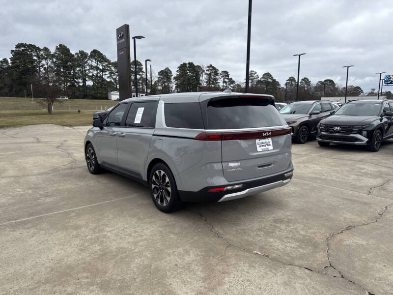 2024 Kia Carnival EX