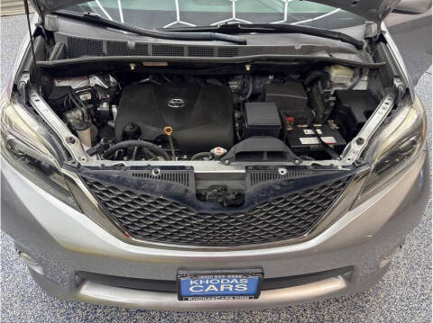 2017 Toyota Sienna SE Premium 8-Passenger
