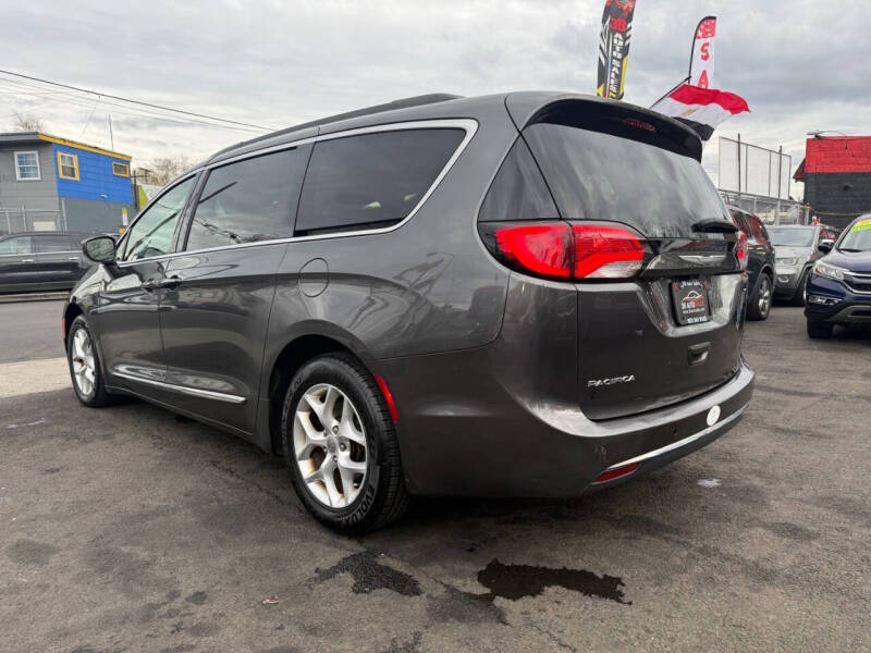 2017 Chrysler Pacifica Touring Plus