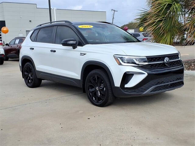 2024 Volkswagen Taos SE Black