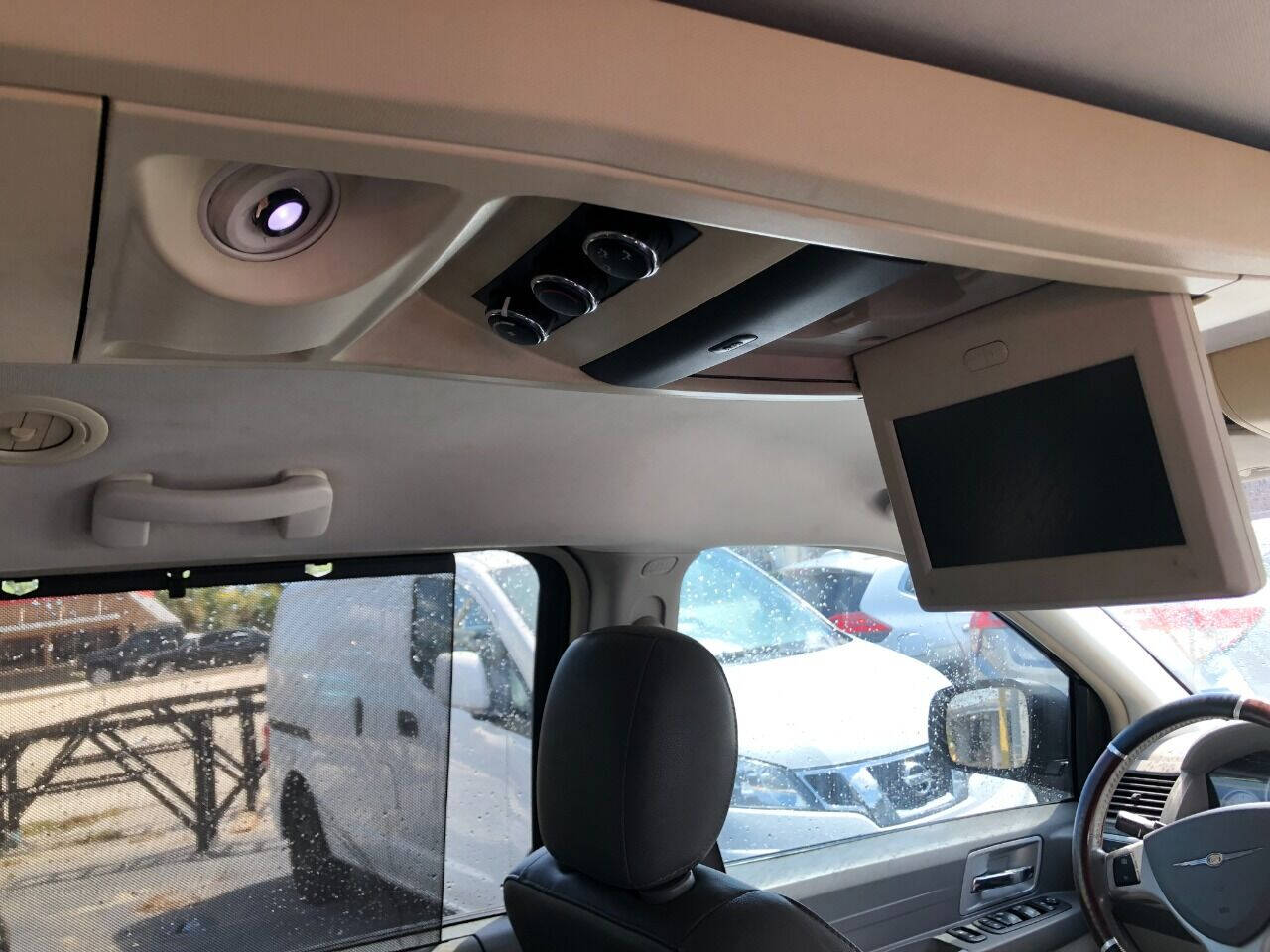 2008 Chrysler Town and Country  - $7,500