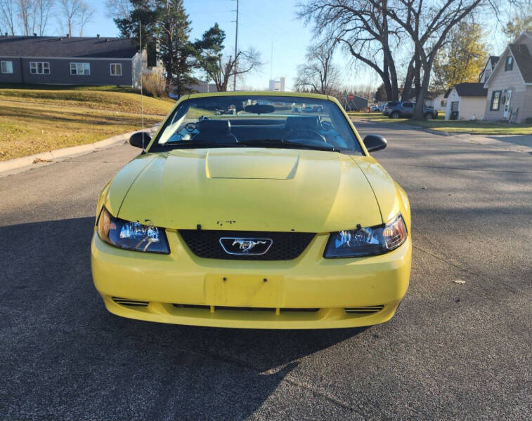 2003 Ford Mustang Deluxe photo 9