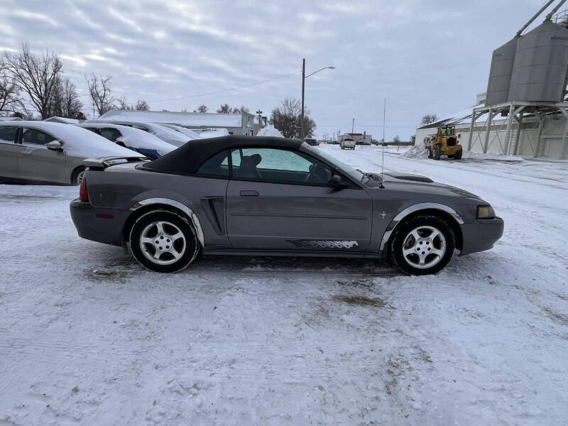 2003 Ford Mustang Deluxe