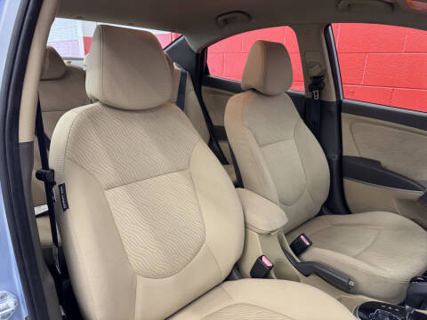 2012 Hyundai Accent GLS