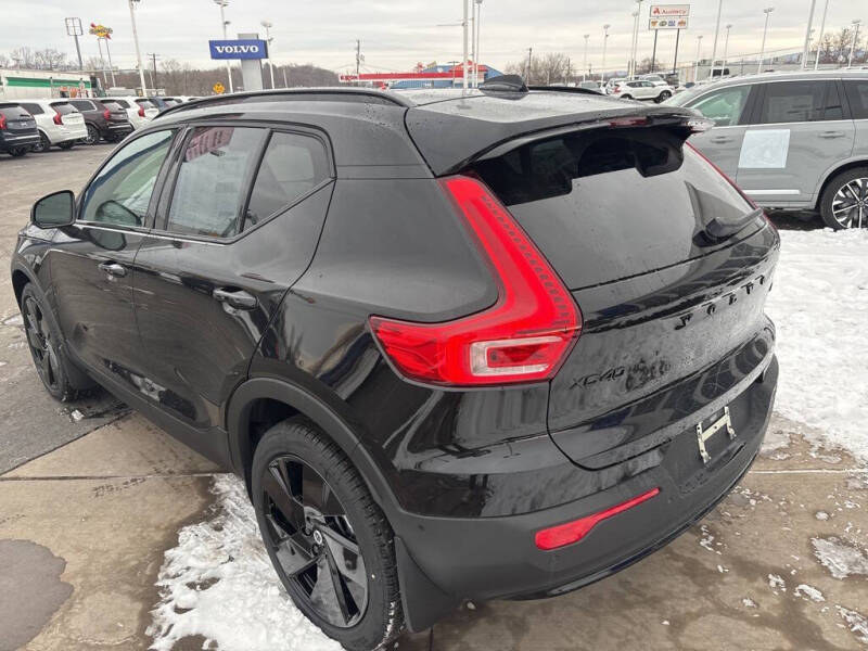 2026 Volvo XC40 B5 Ultra Black Edition