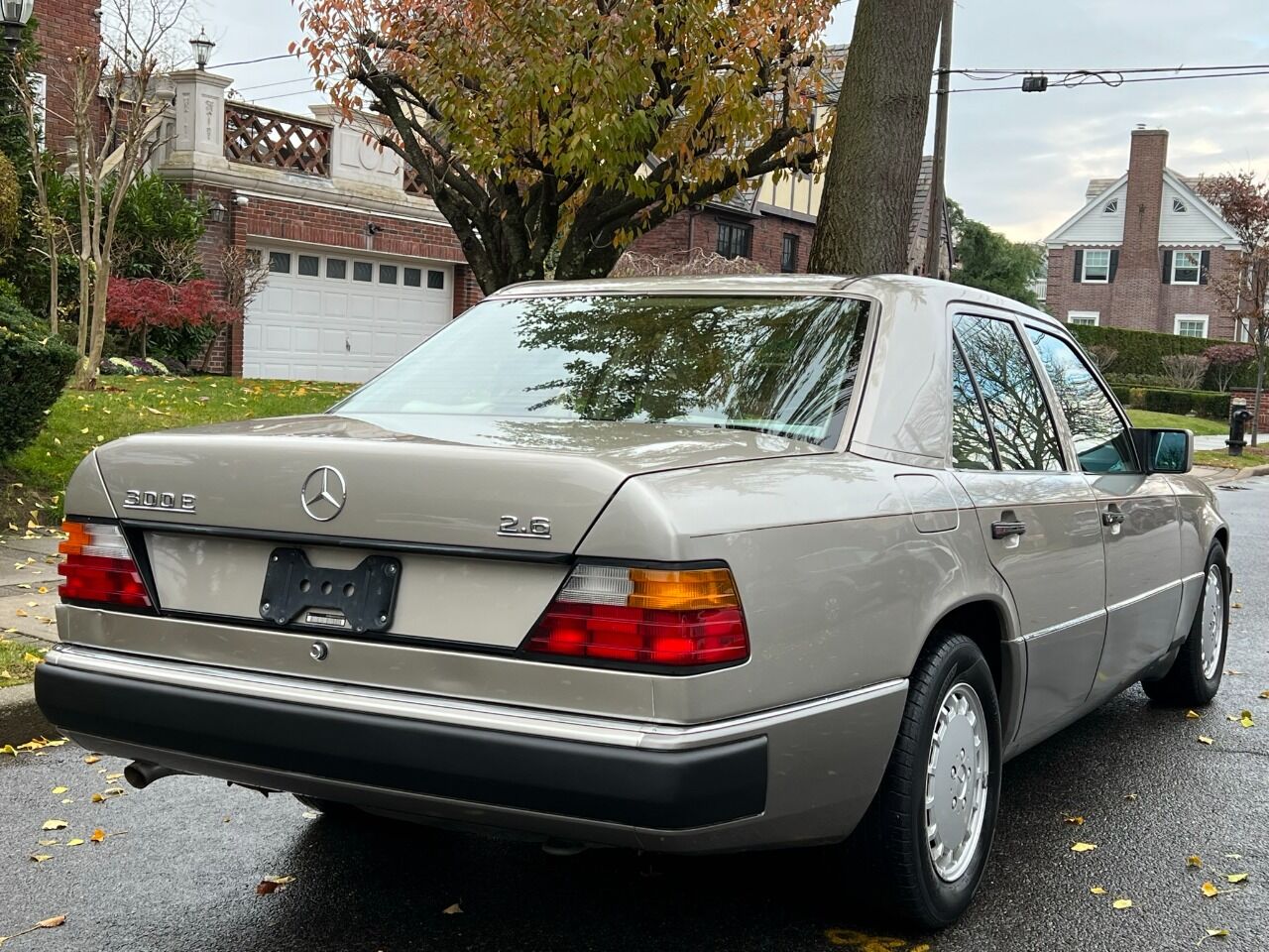 1990 Mercedes-Benz 300-Class  - $6,900