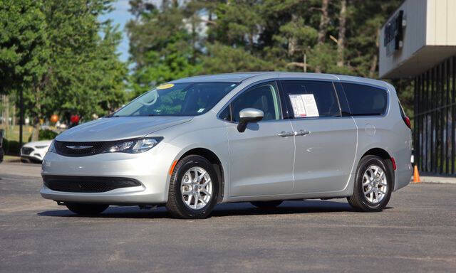 2022 Chrysler Voyager LX