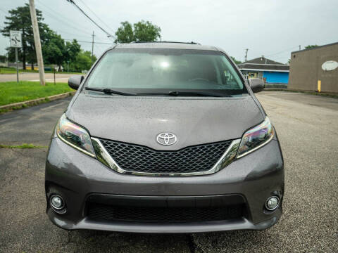 2015 Toyota Sienna SE 8-Passenger