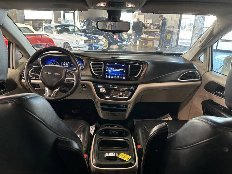 2017 Chrysler Pacifica Touring-L