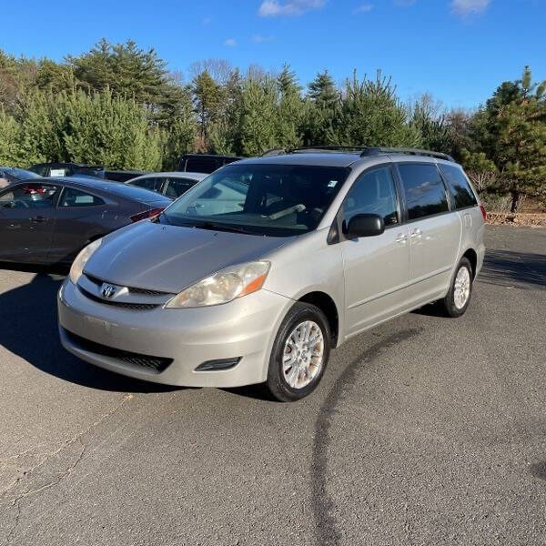 2009 Toyota Sienna for sale at Green Light Auto in Bridgeton, NJ