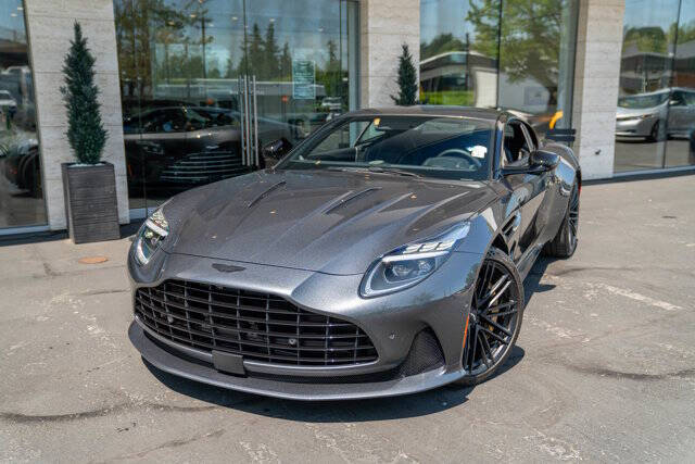 2024 Aston Martin DB12 32