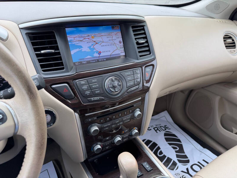 2014 Nissan Pathfinder SL