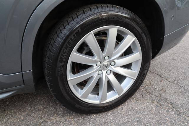2017 Volvo XC90 T6 Momentum