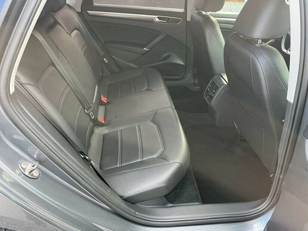 2017 Volkswagen Passat 31