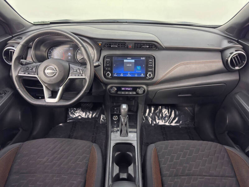 2022 Nissan Kicks SR