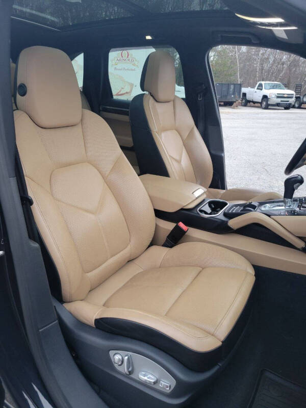 2016 Porsche Cayenne Base photo 14