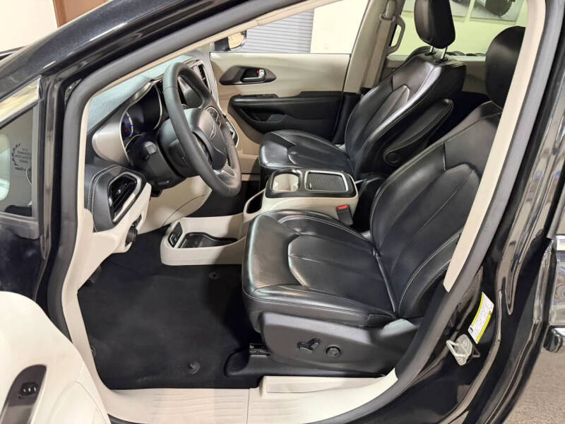 2023 Chrysler Pacifica Plug-In Hybrid Touring L