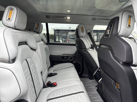 2023 Rivian R1S Adventure