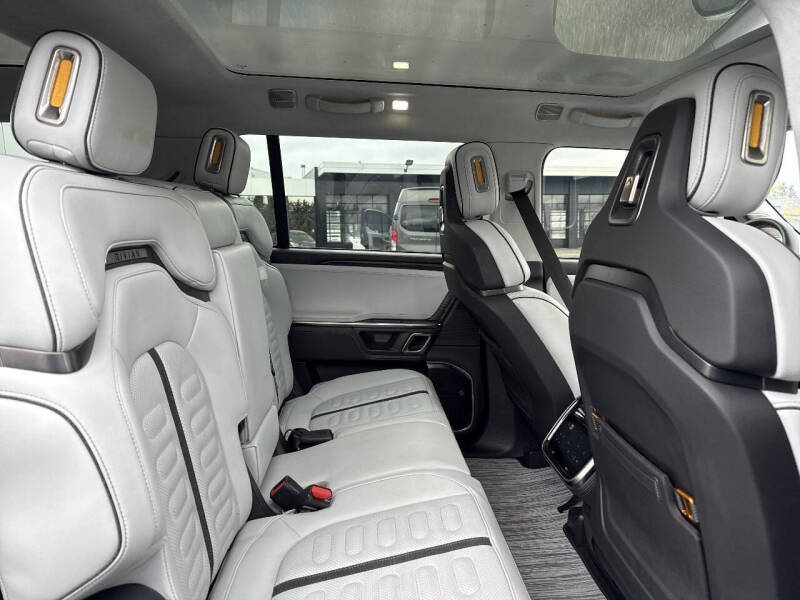 2023 Rivian R1S Adventure