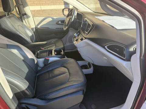 2017 Chrysler Pacifica Touring-L