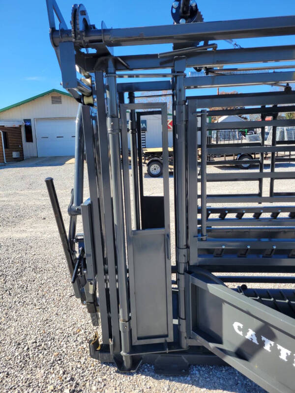 2025 Cattleman Manual w/Solid Floor