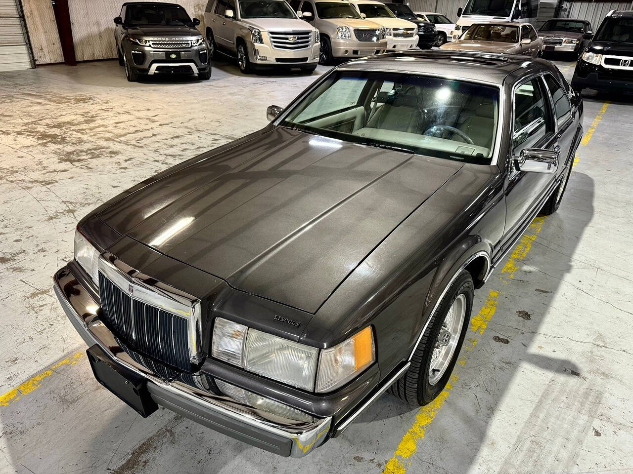 1992 Lincoln Mark VII for sale at Carnival Car Company in Victoria, TX