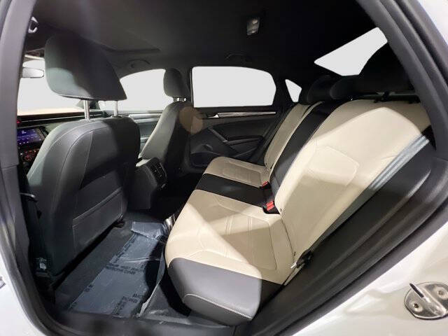 2021 Volkswagen Passat R-Line
