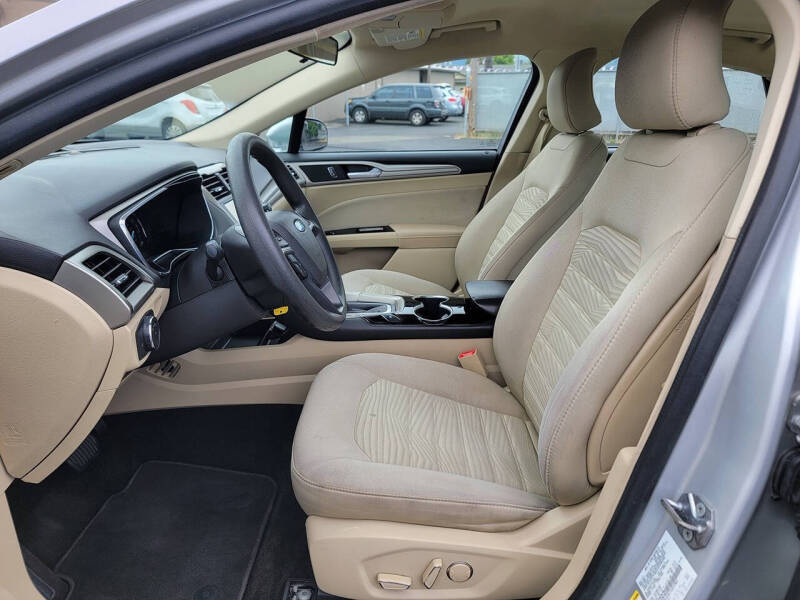 2016 Ford Fusion SE