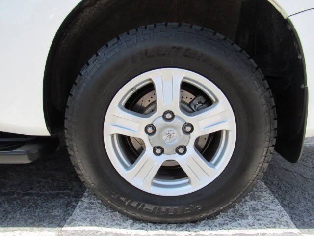 2013 Toyota Sequoia SR5