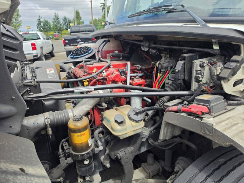 2009 Freightliner M2 106