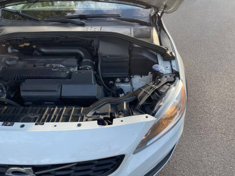 2015 Volvo V60 Cross Country T5