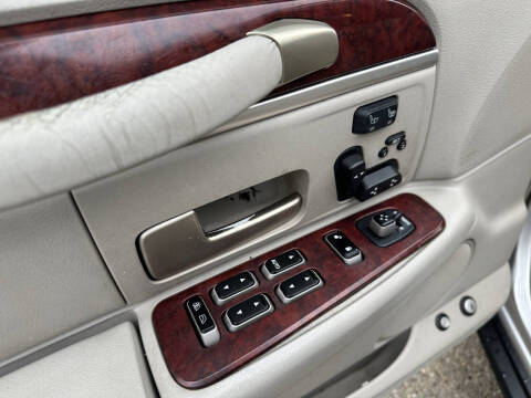 2003 Lincoln Town Car Cartier