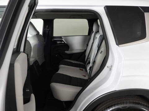 2025 Mitsubishi Outlander SE