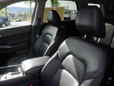 2024 Nissan Pathfinder SL